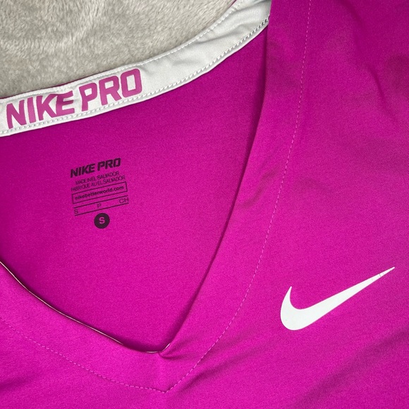 Nike pro shirt, gently worn, Small, fast shipping, smoke free pet free household - Picture 4 of 6